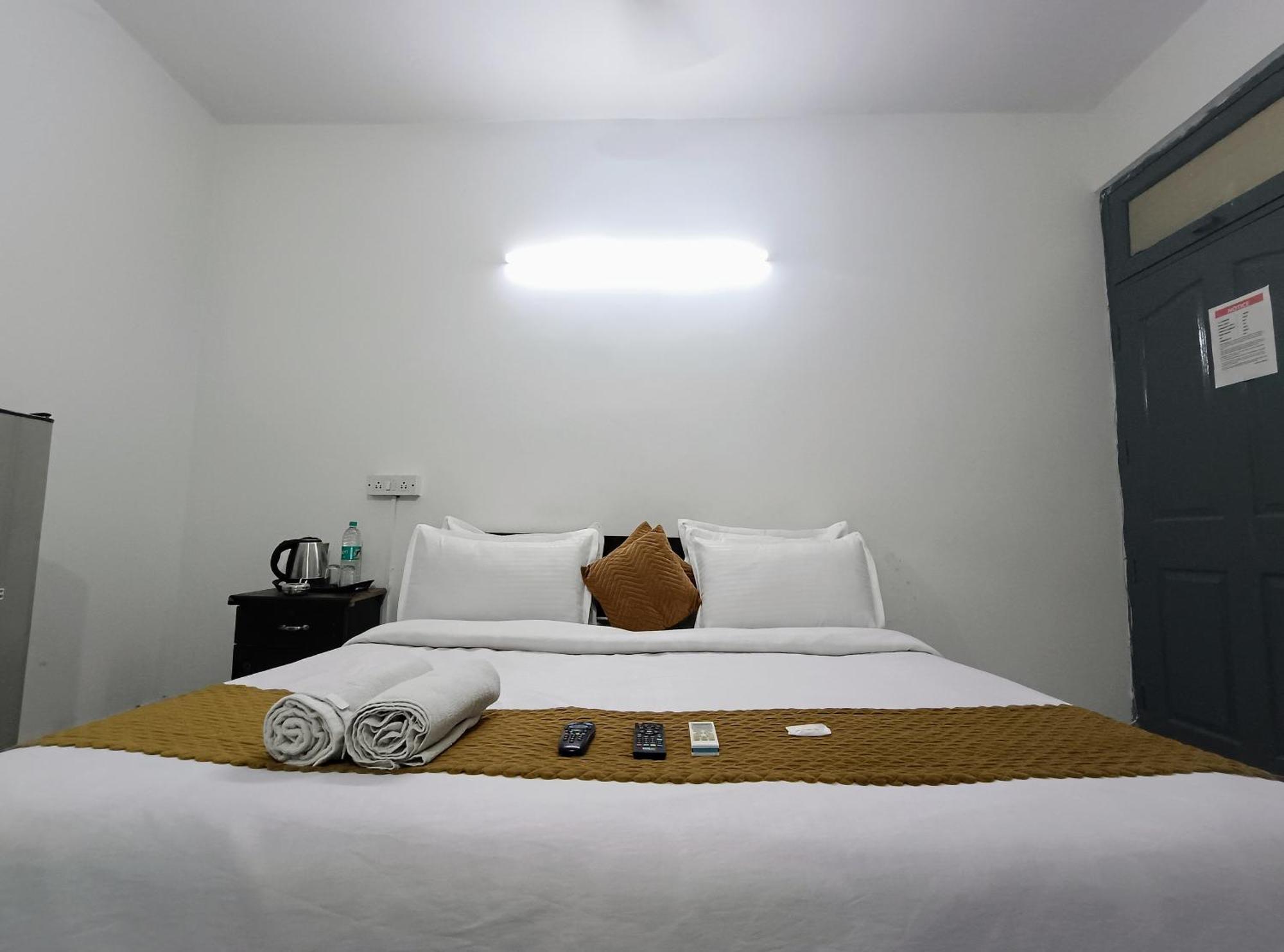 Hotel Hauz Khas Fort View New Delhi Extérieur photo